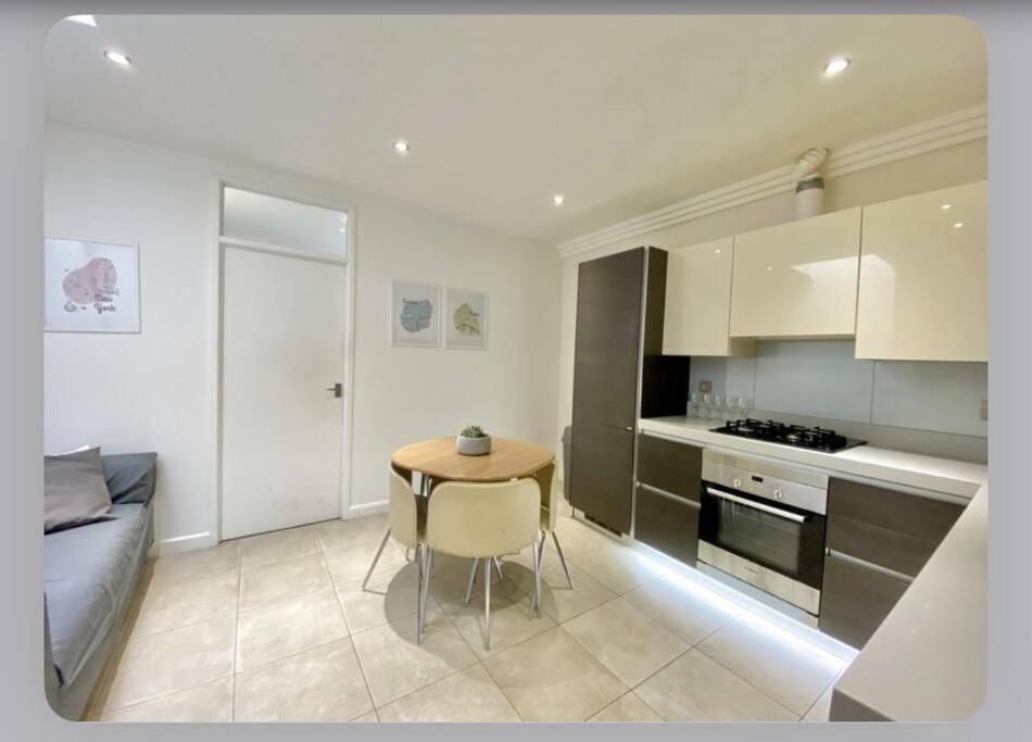 Luxury 4-Bed Apartment With Balcony & Garden, Near Emirates Stadium, 15 Mins To Central Лондон Экстерьер фото